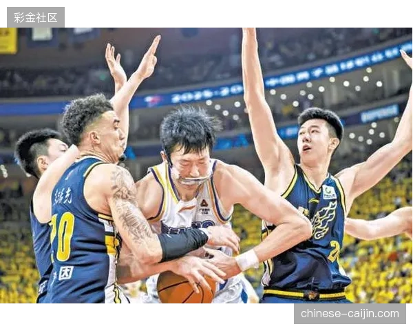 周琦在北京队遭遇伤病困扰的情况下，仍以场均9.1个篮板的数据成为本土篮板王和球队内线支柱